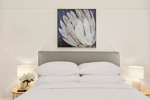 Art Deco Coastal Living, Minutes To The Sand - Tourism Caloundra 4