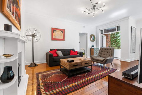 Art-Deco Gem In Midlothian Opposite Beach - Tourism Caloundra 1