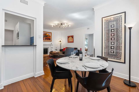 Art-Deco Gem In Midlothian Opposite Beach - Tourism Caloundra 4