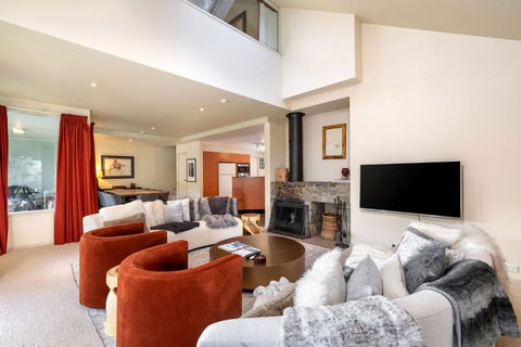 Aspect 5 Chalet A Stones Throw From All Thredbo Has To Offer - Tourism Caloundra 3