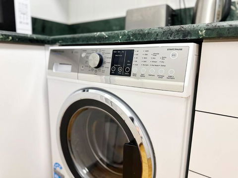 Aspire CBD One Bedroom With Indoor Pool & Parking Available - Tourism Caloundra 1