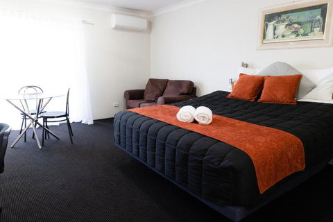 Aston Hill Motor Lodge - Tourism Caloundra 4