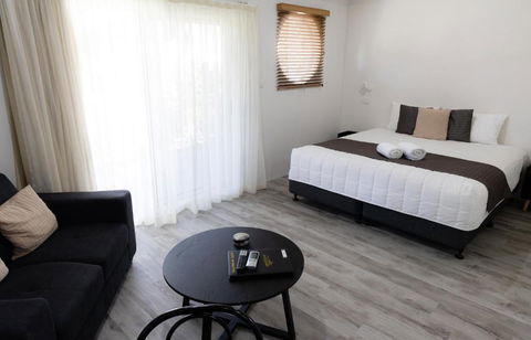 Aston Hill Motor Lodge - Tourism Caloundra 3