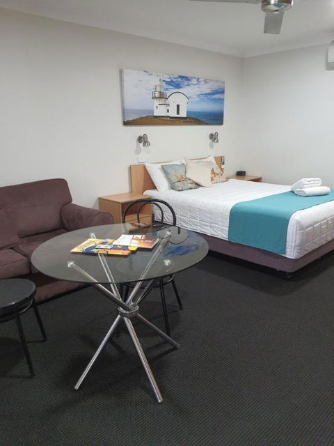 Aston Hill Motor Lodge - Tourism Caloundra 2