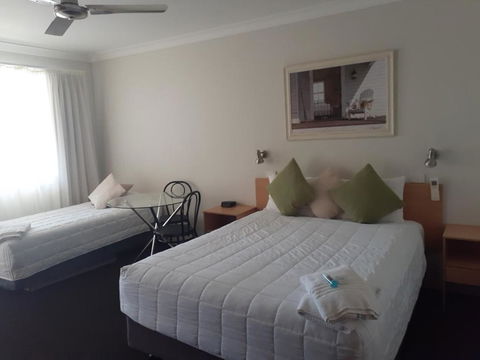 Aston Hill Motor Lodge - Tourism Caloundra 1