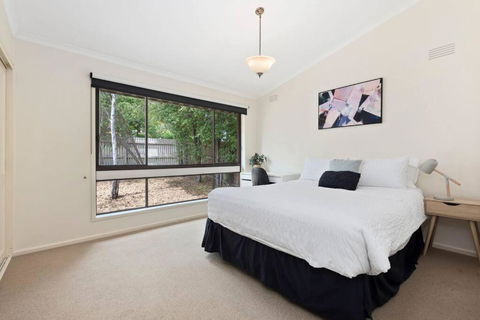 At The Hilltop - Sleeps 10 - Tourism Caloundra 2