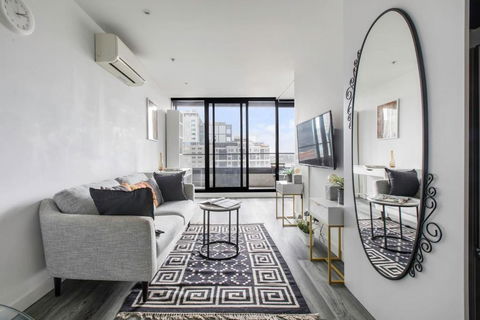 Aura Off Flinders Lane - A City Centre Balcony Abode - Tourism Caloundra 0