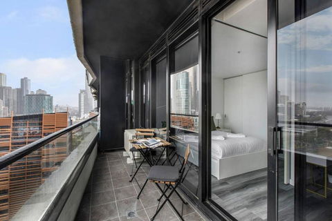 Aura Off Flinders Lane - A City Centre Balcony Abode - Tourism Caloundra 3