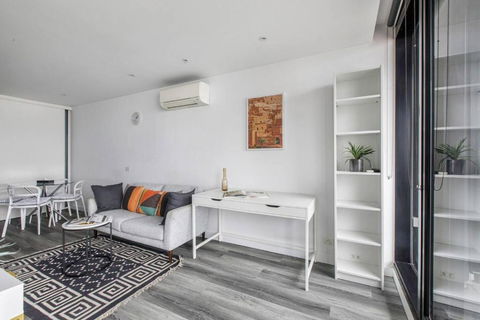 Aura Off Flinders Lane - A City Centre Balcony Abode - Tourism Caloundra 4