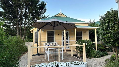 Autumn Beauty - Alpine Cottage 5 - Tourism Caloundra 0