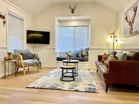 Autumn Beauty - Alpine Cottage 5 - Tourism Caloundra 1