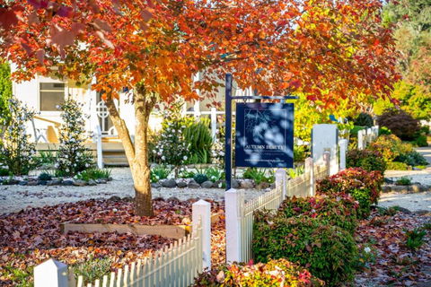 Autumn Beauty - Garden Cottage 4 - Tourism Caloundra 1