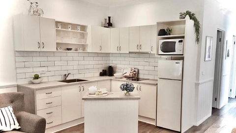 Autumn Beauty - Garden Cottage 4 - Tourism Caloundra 4