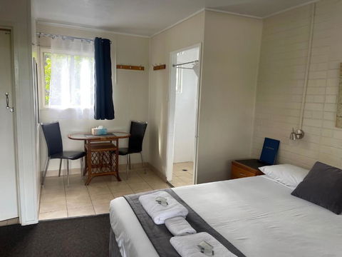 Avocado Motor Inn - Tourism Caloundra 0