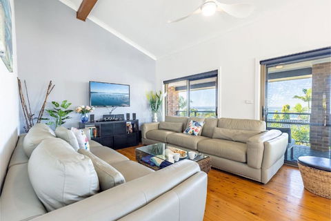 Away Nelson Bay, 29 Wollomi Ave - Spacious Family Home With Water Views, Pet Friendly, Wifi & Aircon - Tourism Caloundra 3