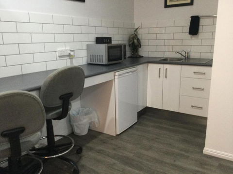 Ayrline Motel - Tourism Caloundra 0