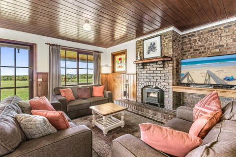 Apollo Bay Cottages- Hopetoun - Tourism Caloundra 0