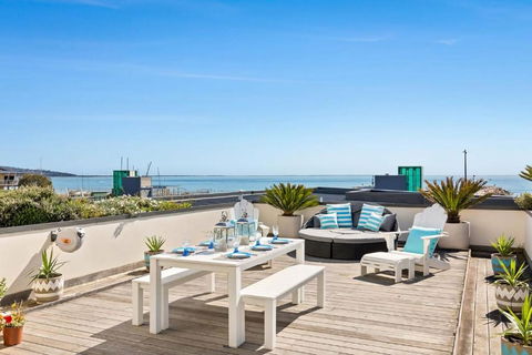 Azure Bliss Luxe With Water Views Walk To Beach - Tourism Caloundra 1