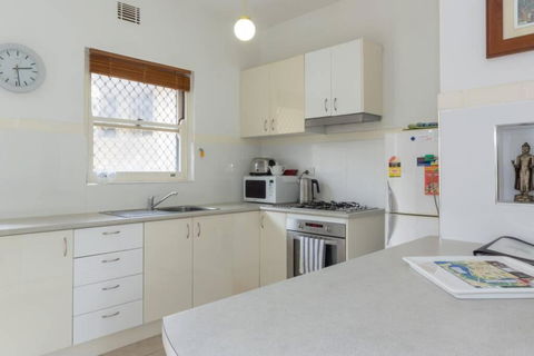 B6 Crawley Apartment 1 BRM & Sleepout Near UWA - Tourism Caloundra 3