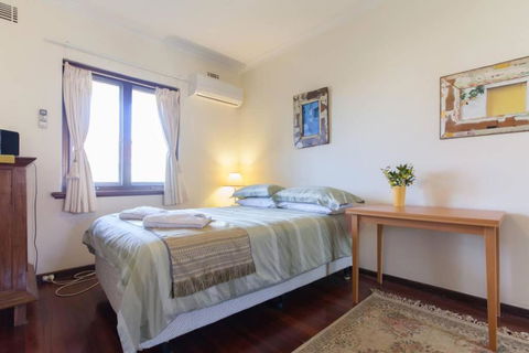 B8 Crawley Apartment 1 BRM & Sleepout Near UWA - Tourism Caloundra 3