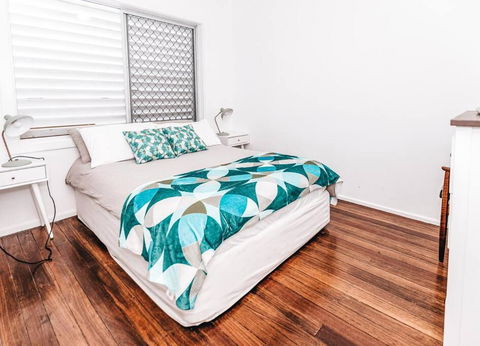 BAY PROPERTIES . Pacific Lodge - Tourism Caloundra 1