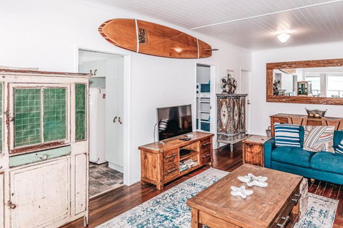BAY PROPERTIES . Pacific Lodge - Tourism Caloundra 3