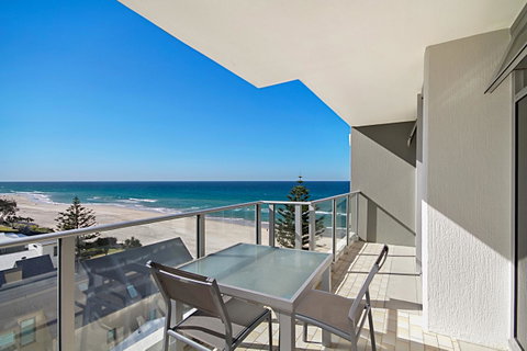 Hibiscus On The Beach - Tourism Caloundra 2