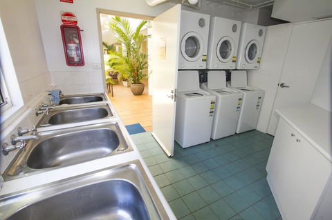 Port Douglas Apartments - Adults Only Oasis - Tourism Caloundra 35