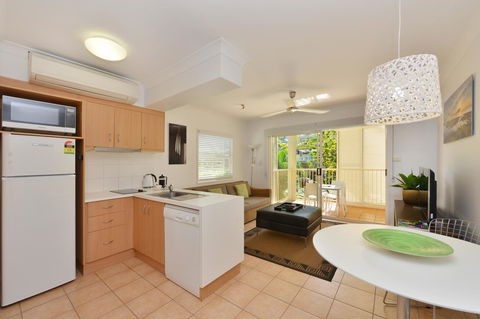 Port Douglas Apartments - Adults Only Oasis - Tourism Caloundra 0