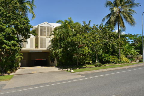 Port Douglas Apartments - Adults Only Oasis - Tourism Caloundra 28