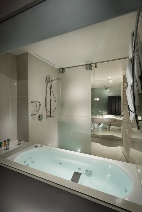 Hilton Cairns - Tourism Caloundra 4