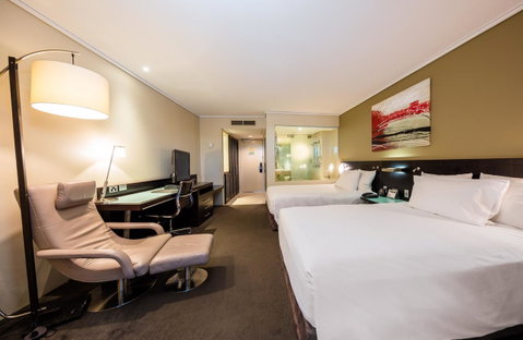 Hilton Cairns - Tourism Caloundra 11
