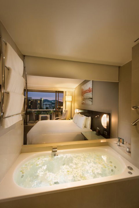 Hilton Cairns - Tourism Caloundra 22