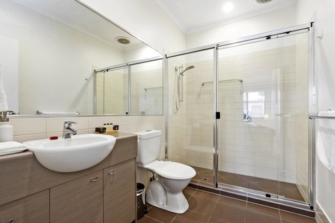 Lotus Retreat - Tourism Caloundra 3