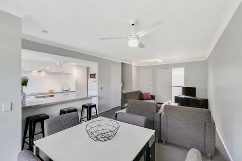 Fountain View Estate - We Accommodate - Tourism Caloundra 15