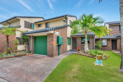 Fountain View Estate - We Accommodate - Tourism Caloundra 11