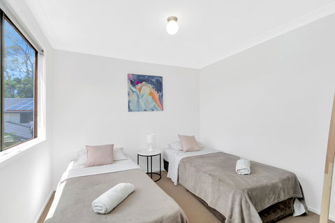 Fountain View Estate - We Accommodate - Tourism Caloundra 3