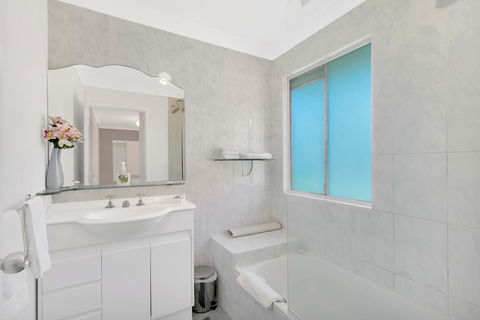 Fountain View Estate - We Accommodate - Tourism Caloundra 2