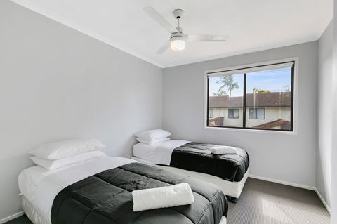 Fountain View Estate - We Accommodate - Tourism Caloundra 0