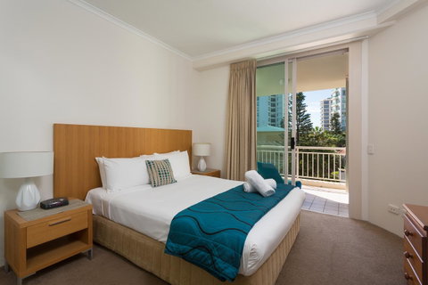 Maldives Resort Main Beach, Gold Coast - Tourism Caloundra 2