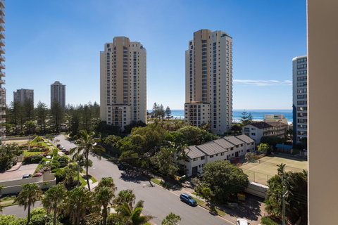 Maldives Resort Main Beach, Gold Coast - Tourism Caloundra 30