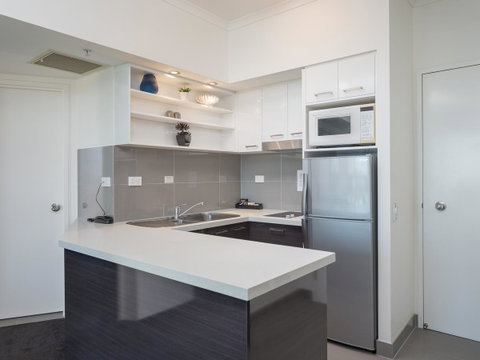 Maldives Resort Main Beach, Gold Coast - Tourism Caloundra 17