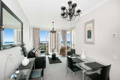 Maldives Resort Main Beach, Gold Coast - Tourism Caloundra 31