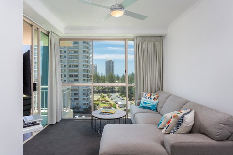 Maldives Resort Main Beach, Gold Coast - Tourism Caloundra 12
