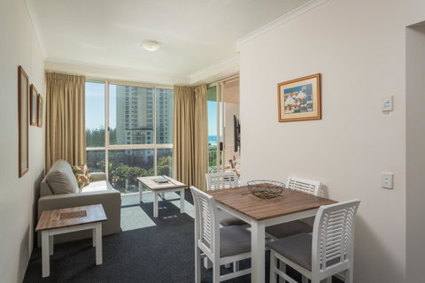 Maldives Resort Main Beach, Gold Coast - Tourism Caloundra 9