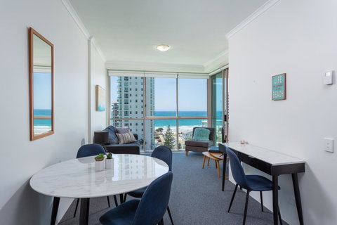 Maldives Resort Main Beach, Gold Coast - Tourism Caloundra 21
