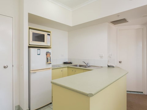 Maldives Resort Main Beach, Gold Coast - Tourism Caloundra 5