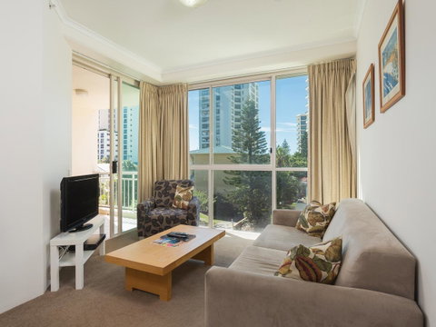 Maldives Resort Main Beach, Gold Coast - Tourism Caloundra 3