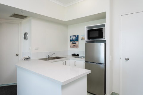 Maldives Resort Main Beach, Gold Coast - Tourism Caloundra 24