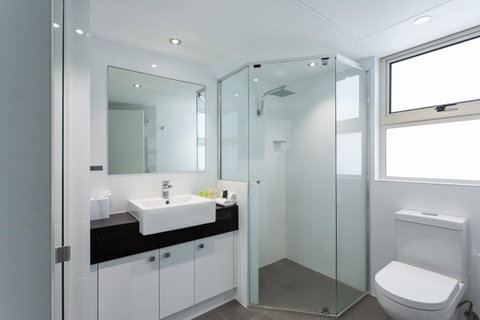 Maldives Resort Main Beach, Gold Coast - Tourism Caloundra 13